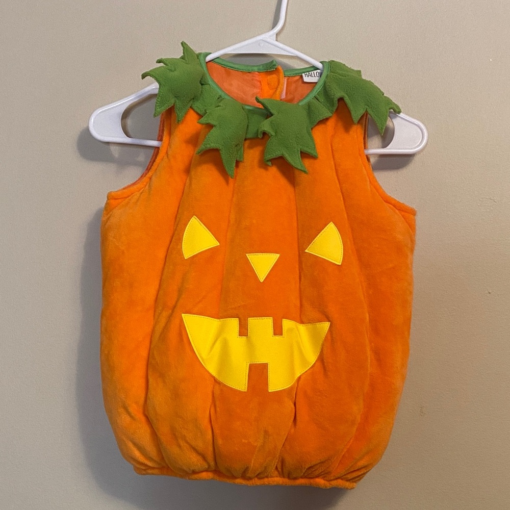 Playful Pumpkin Costume with Green Leaf Collar